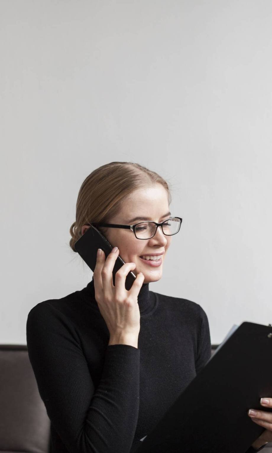 smiley-modern-female-talking-phone